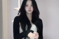 크롭티 아래로 보이는 청순녀 배꼽