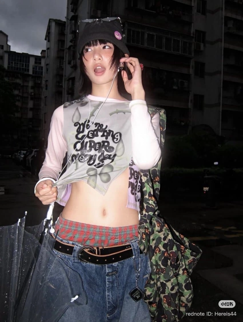 힙하게 팬티배꼽 노출하는