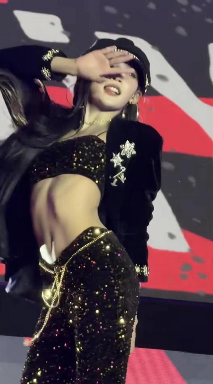 이런 야한 복근배꼽은 ㄷㄷ