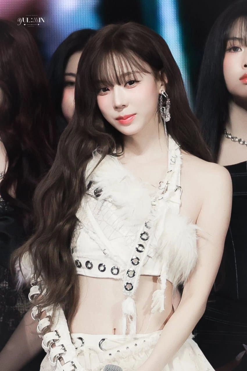 윈터 하얀피부 눈부시다