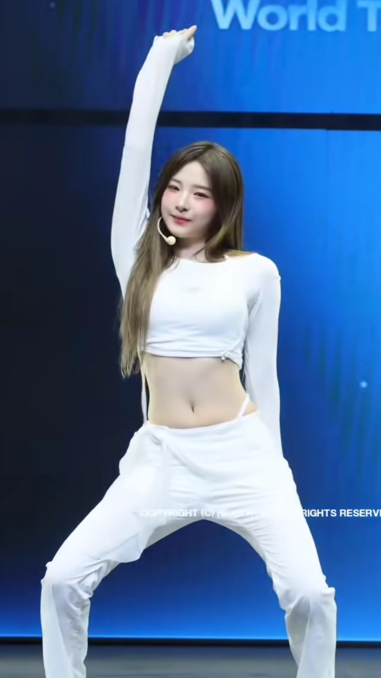 귀여운 애교뱃살