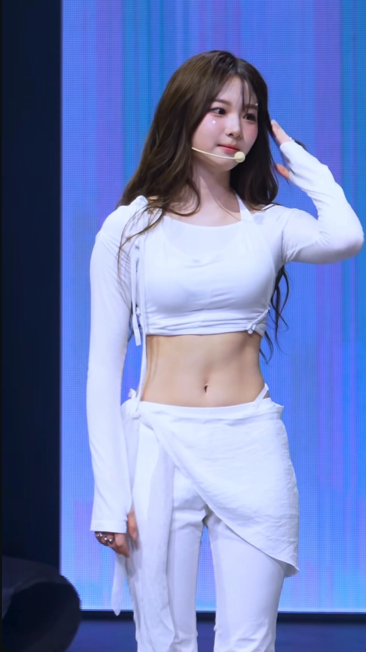 귀여운 애교뱃살