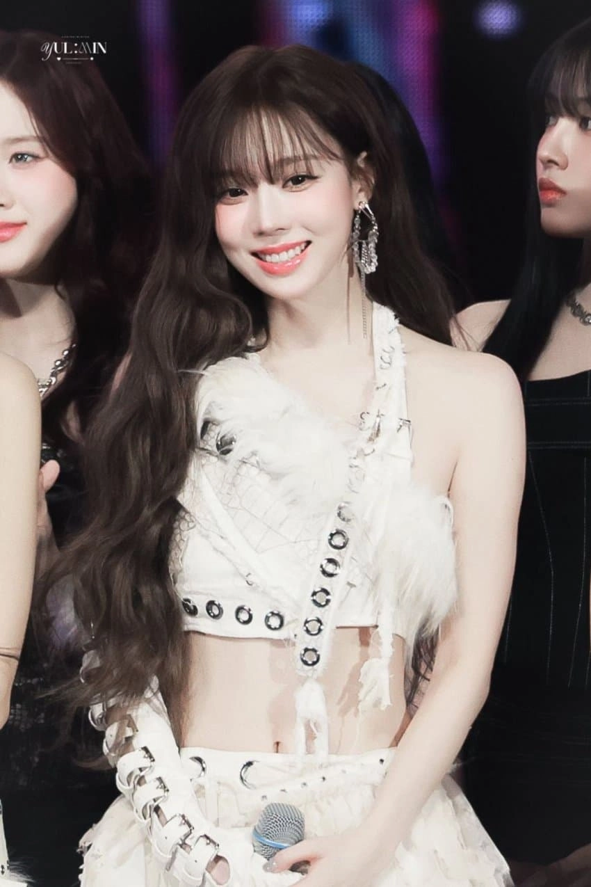 윈터 하얀피부 눈부시다