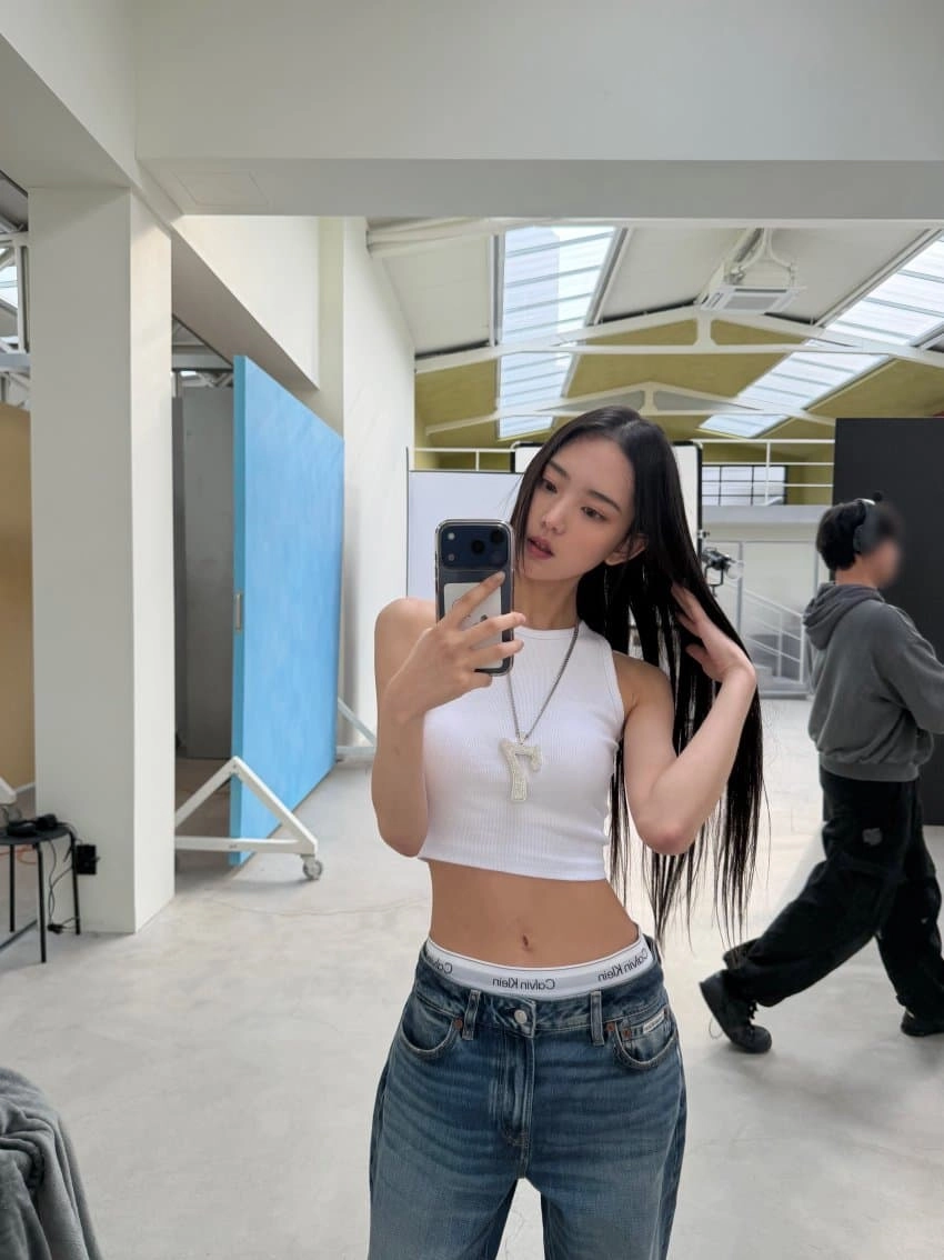 긴생머리 청바지 흰티조합 좋다