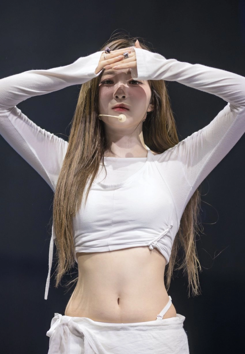 내려다보는 하연양 단 한장