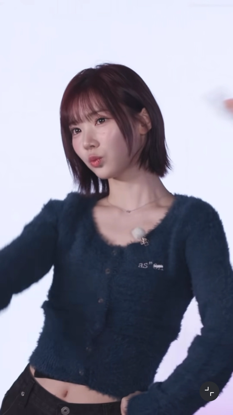 지우 예쁜 배꼽