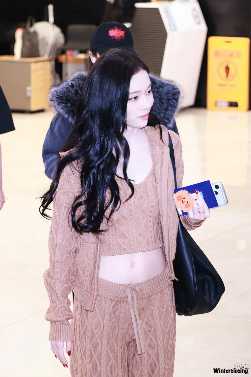 윈터 니트 크롭티 야한 배꼽