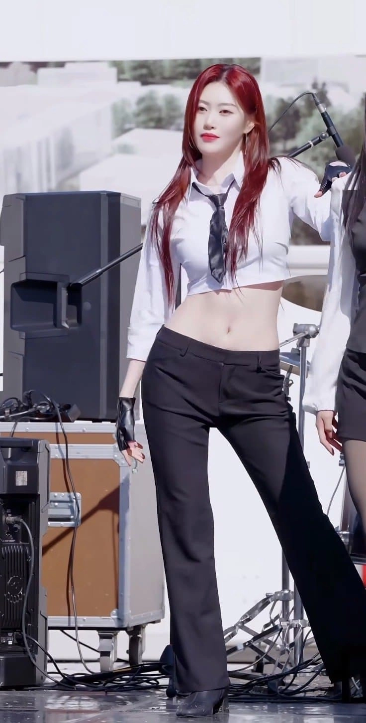 마키마 복장 배꼽