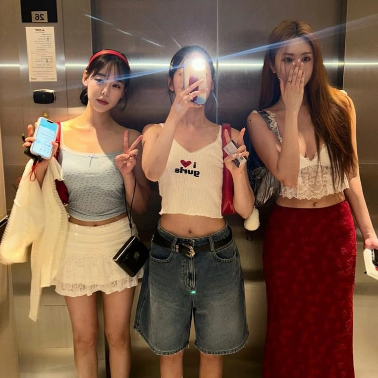 쌍둥이 가슴 합친거 < 친구 가슴