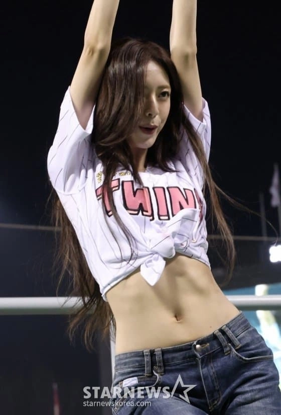 엘지 트윈스 시구하는 유나