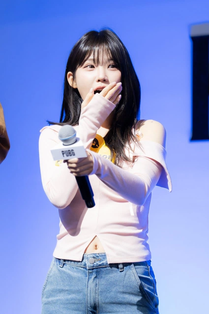 우정잉 배꼽만 뺴곰 내놓고 놀라기