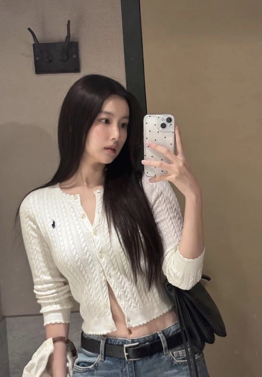 강혜원 미드 볼륨감 은근히 있네