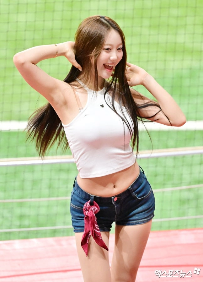 쭉쭉빵빵 치어리더 송민교