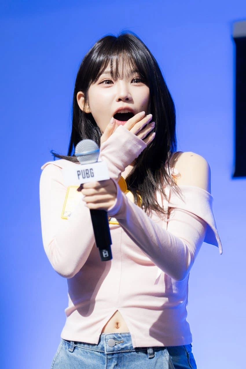 우정잉 배꼽만 뺴곰 내놓고 놀라기