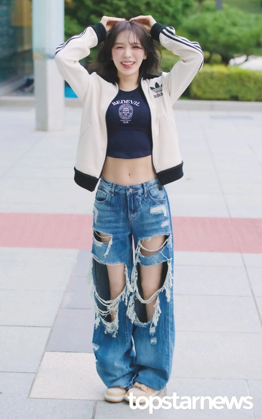 웬디 배꼽노출하면서 해맑게 웃기