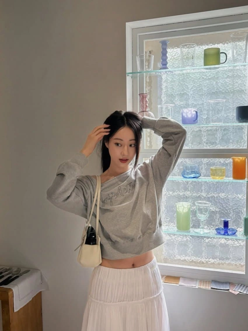 나뮤 경리 자연스레 머리묶으며