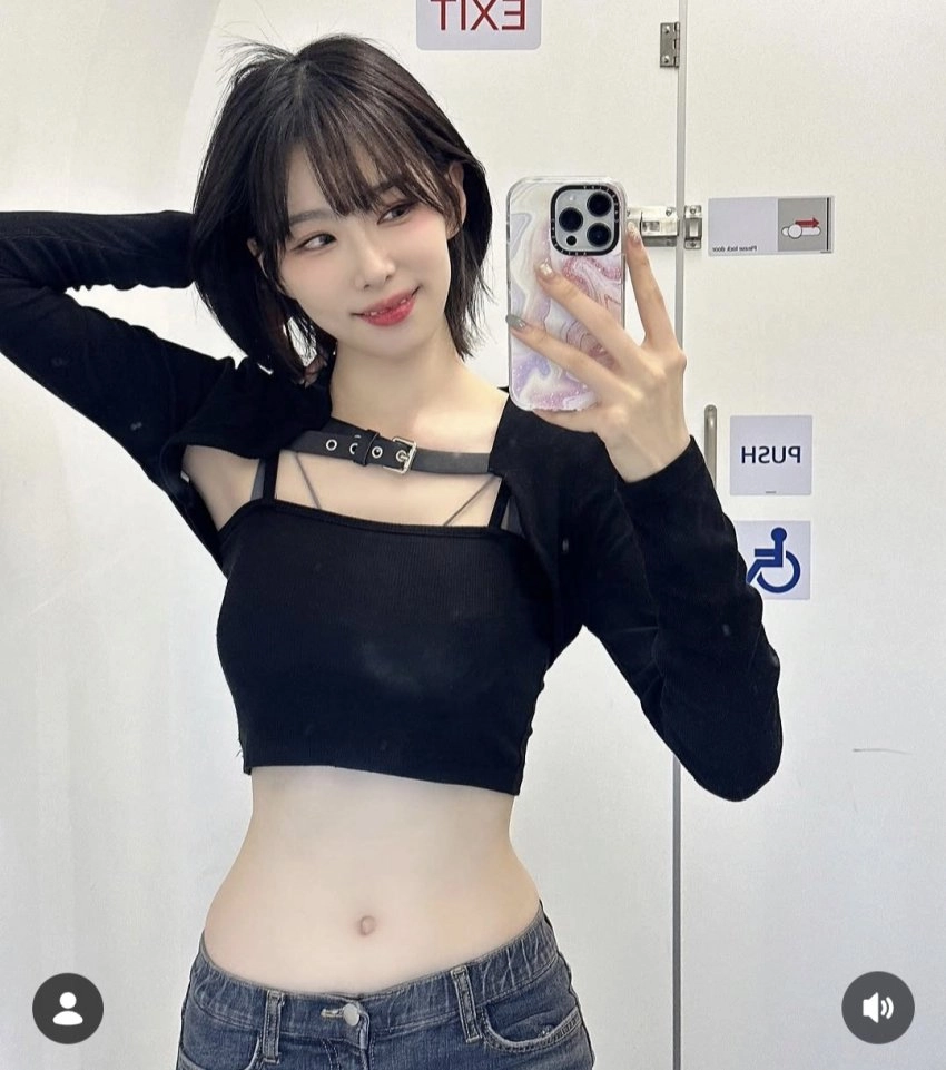 BJ기래민 검정 오프숄더 배꼽노출