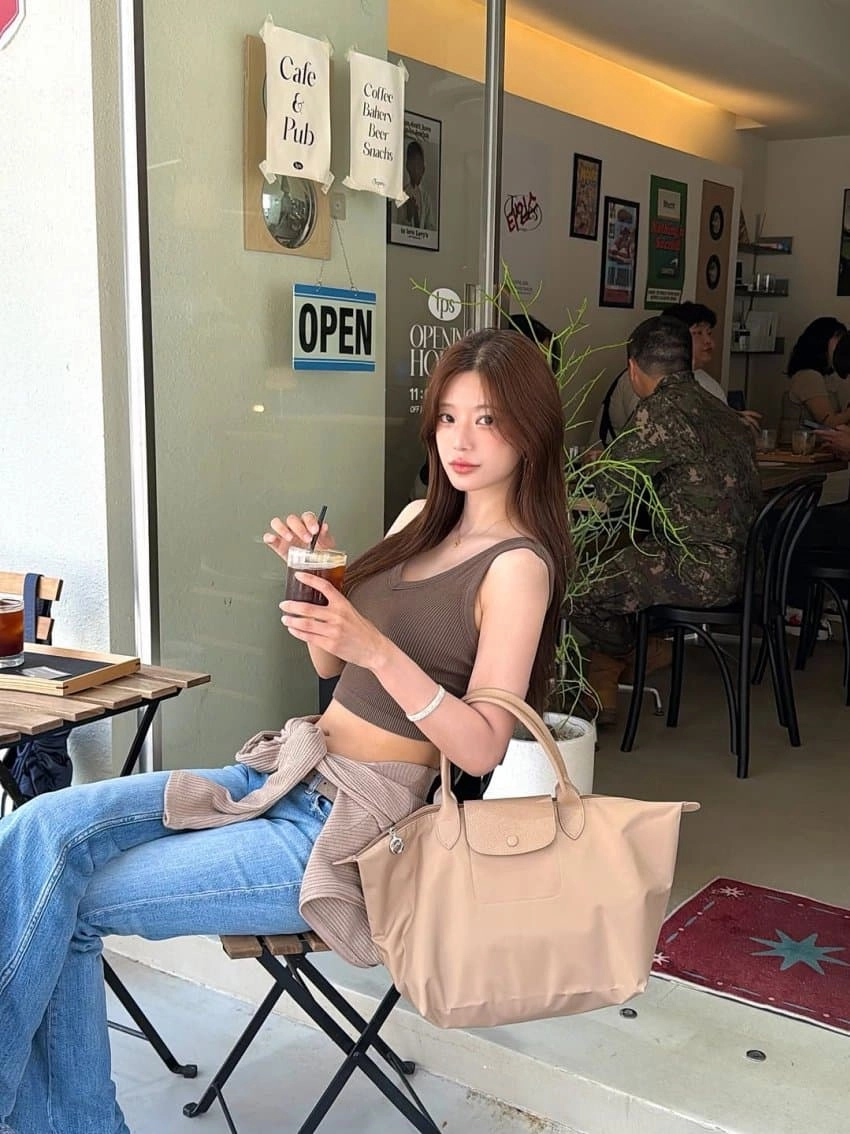 청순한 미모의 나시크롭티