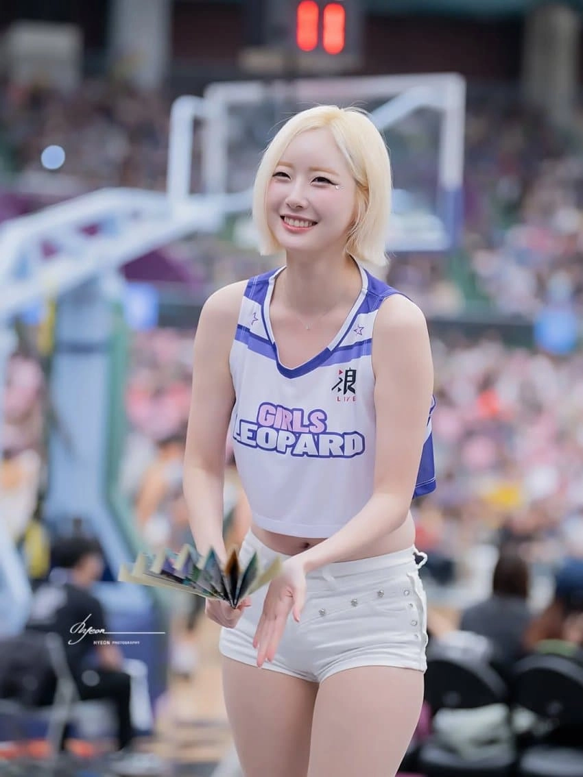 서현숙 치어리더 딱붙는 흰색 핫팬츠