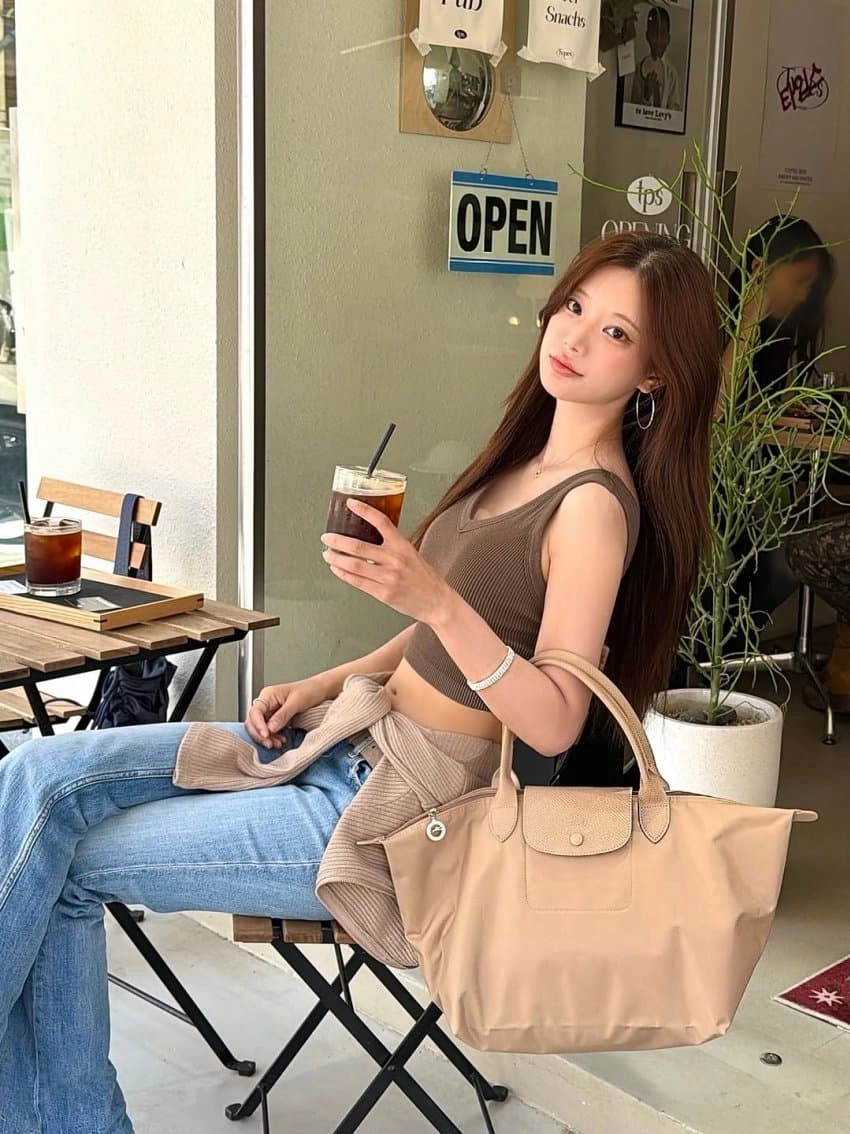 청순한 미모의 나시크롭티