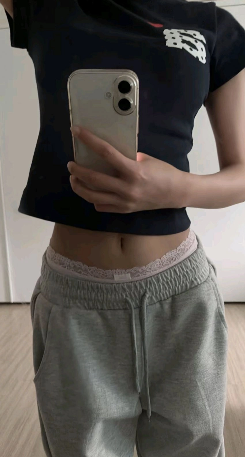 레이스 팬티위로 뺴꼼