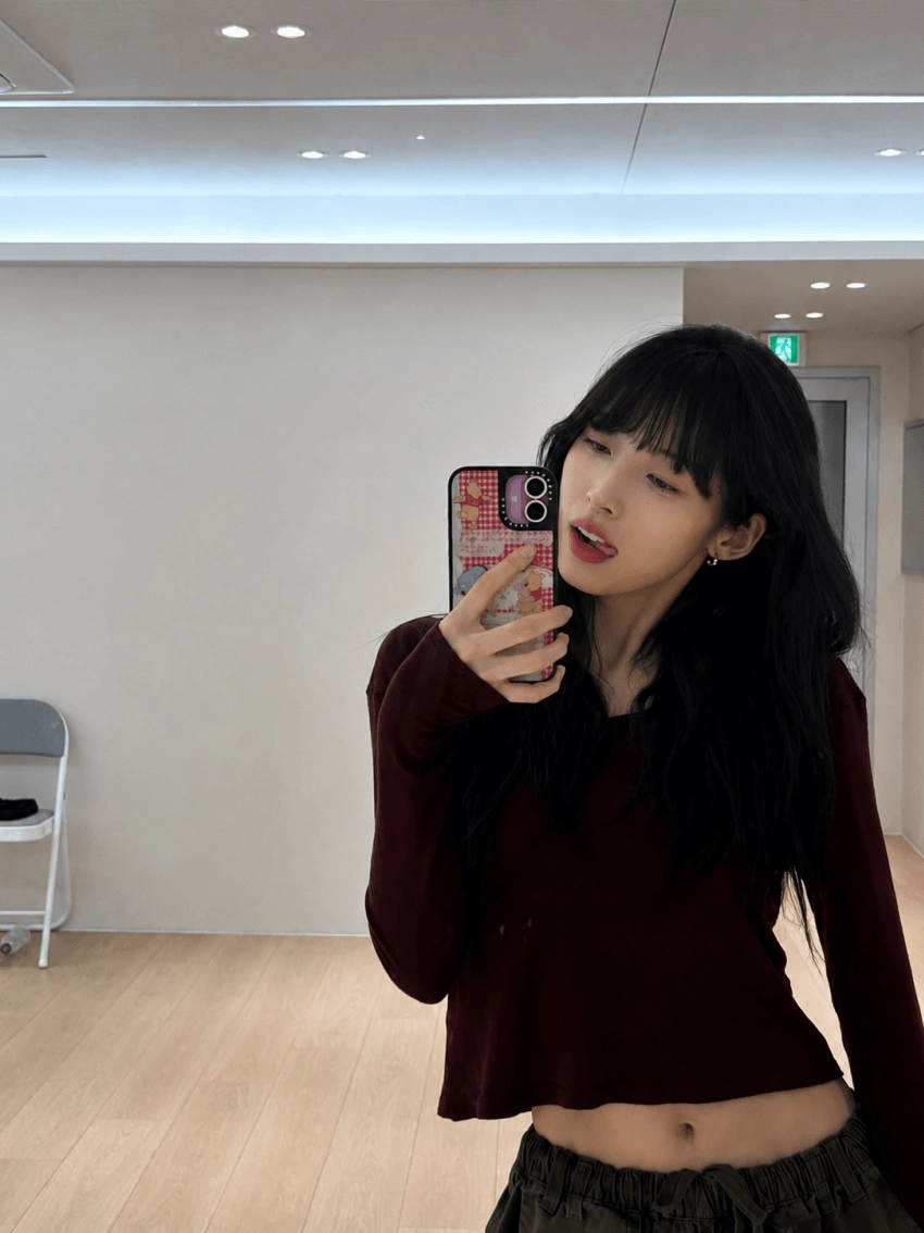 아린 슬며시 배꼽 노출