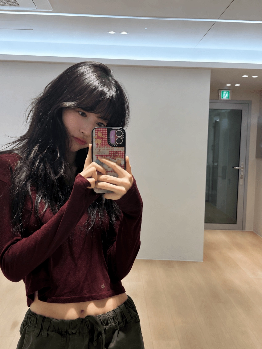 아린 슬며시 배꼽 노출