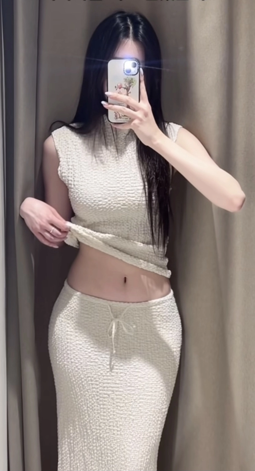밀착핏으로 몸매 자랑