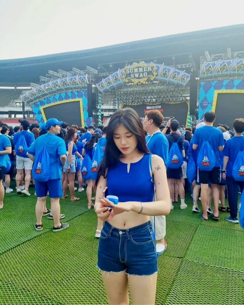 이승민 워터밤에서 크롭티 여신 미모