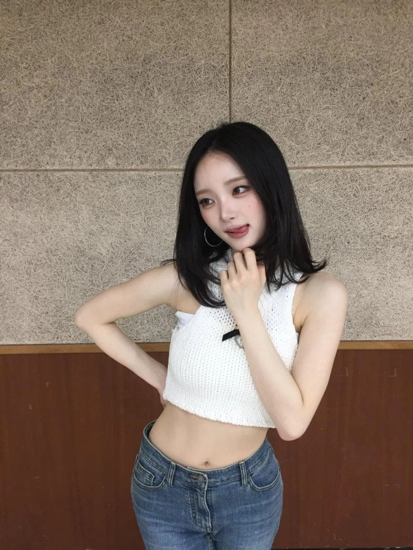 예쁜 슬랜더 단발누나 매끈한 복부라인