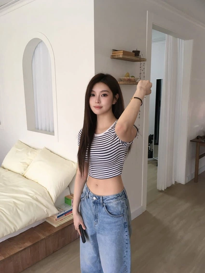 슬랜더 골반라인 배꼽도 완벽