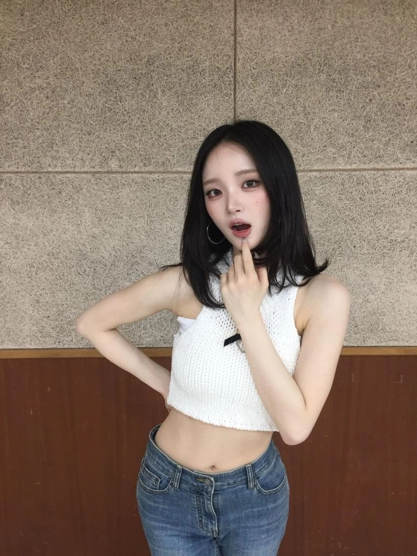 예쁜 슬랜더 단발누나 매끈한 복부라인