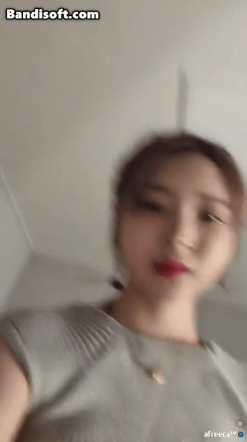 하은 가슴에 오일+꼭지 터치