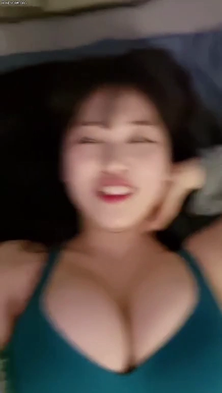 눕방 클라스 미쳤다 브라 라인 따라 드러난 소람잉 가슴골