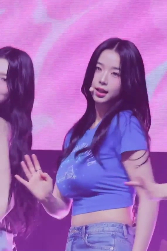 김채연 미드 무빙 직캠 화제 트리플에스 팬들 말문 막힌 수위