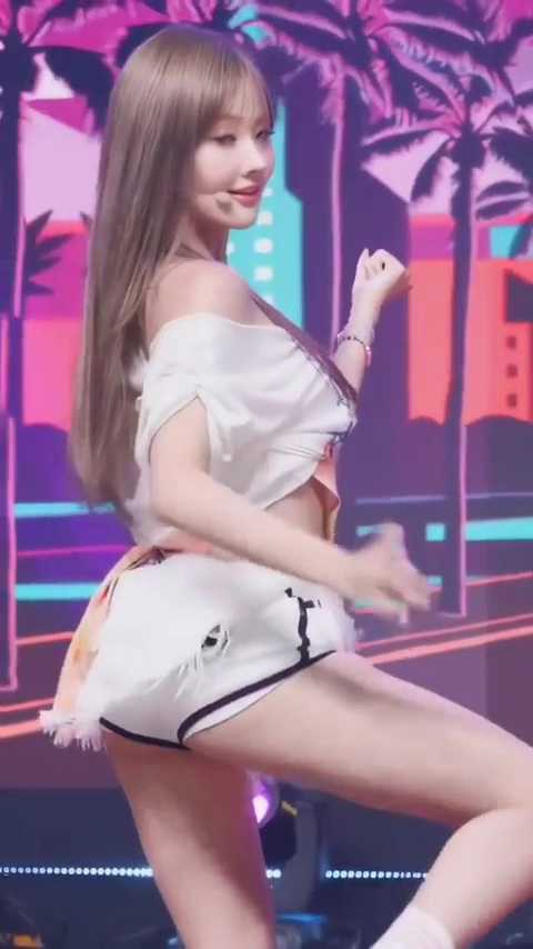 키스오브라이프 벨 엉밑살 드러난 탄력 뒤태 레전드