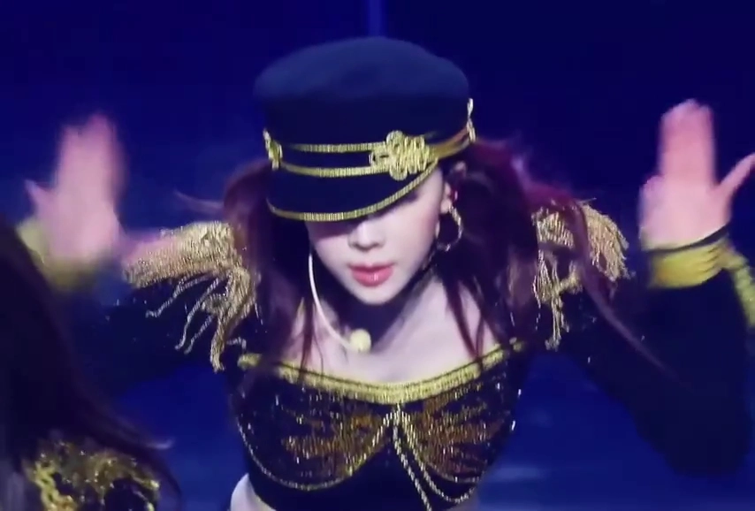 에스파 윈터 가슴골 드러난 희귀 직캠