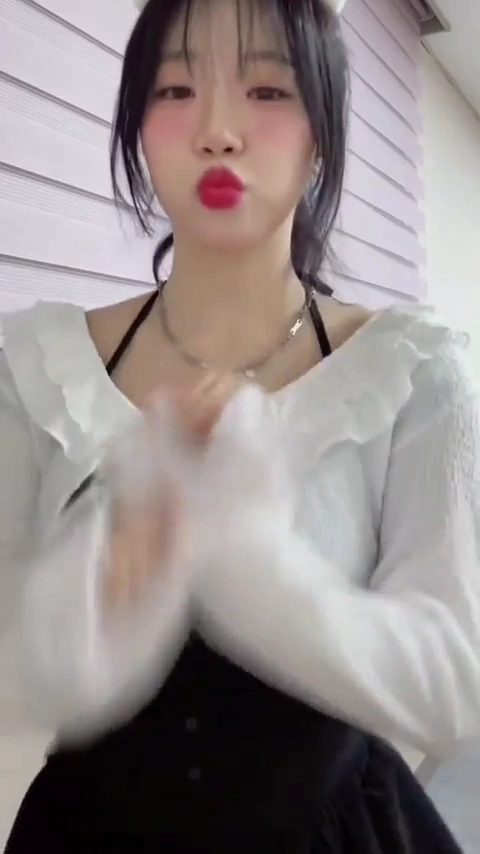 시그니처 지원 가슴 뭉클하게 모은 팔 모으기 화제