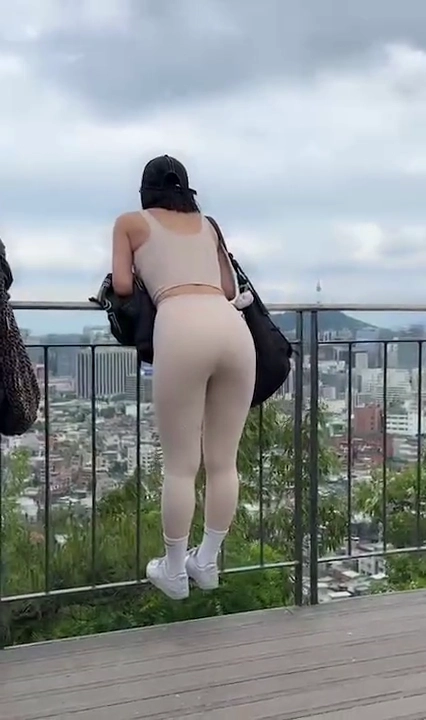 bj이지각 엉태 드러낸 등산 복장에 실시간 정지