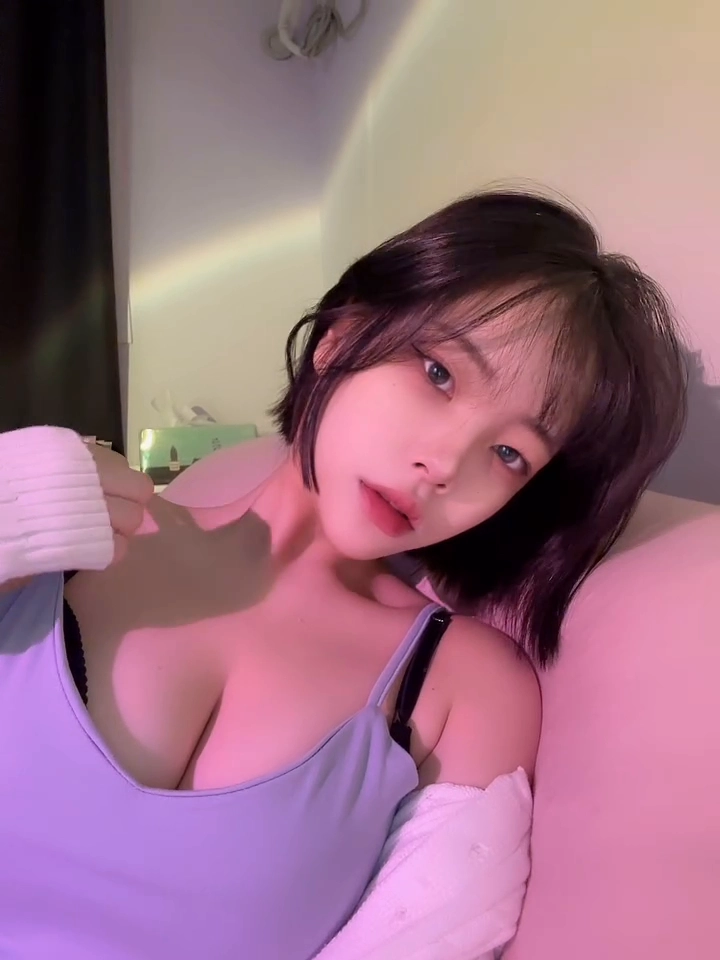 주하랑 가슴골 훤히 드러난 침대 셀카 남친 시점 레전드