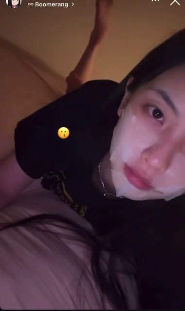 고말숙 발바닥 노출된 엎드린 침대샷 움짤