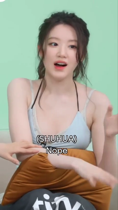 슈화 니플패치 노출된 레이스 끈나시 착샷